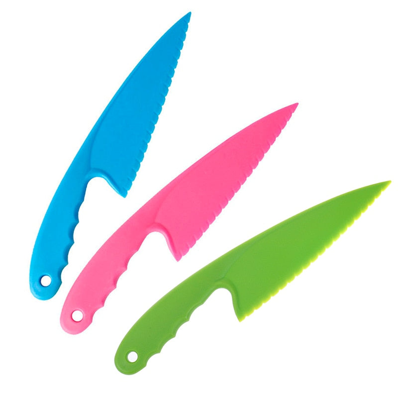 Plastic Cake Knife Slicer Tool with Serrated Edge by HitMyNeed
