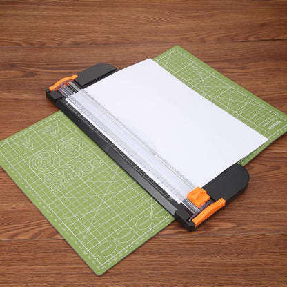 Portable Paper Cutting Machine with Alignment Guide by HitMyNeed