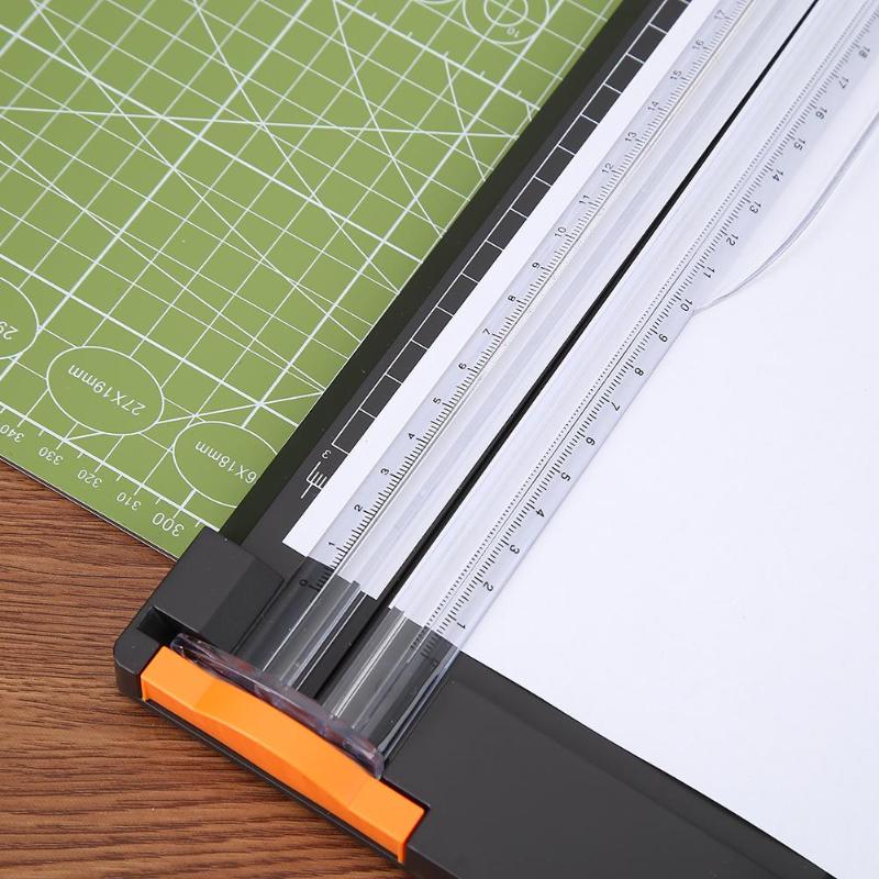 Portable Paper Cutting Machine with Alignment Guide by HitMyNeed