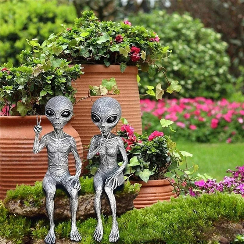 Resin Alien Garden Statue UFO Dwarf Ornament 15cm by HitMyNeed
