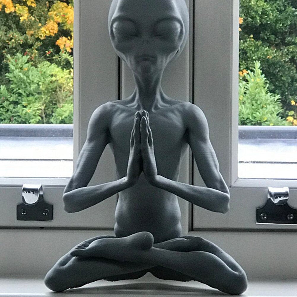 Resin Meditating Alien Garden Ornament Statue by HitMyNeed