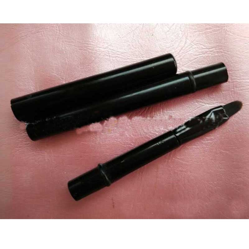 Retractable Lip Brush with Synthetic Bristles by HitMyNeed