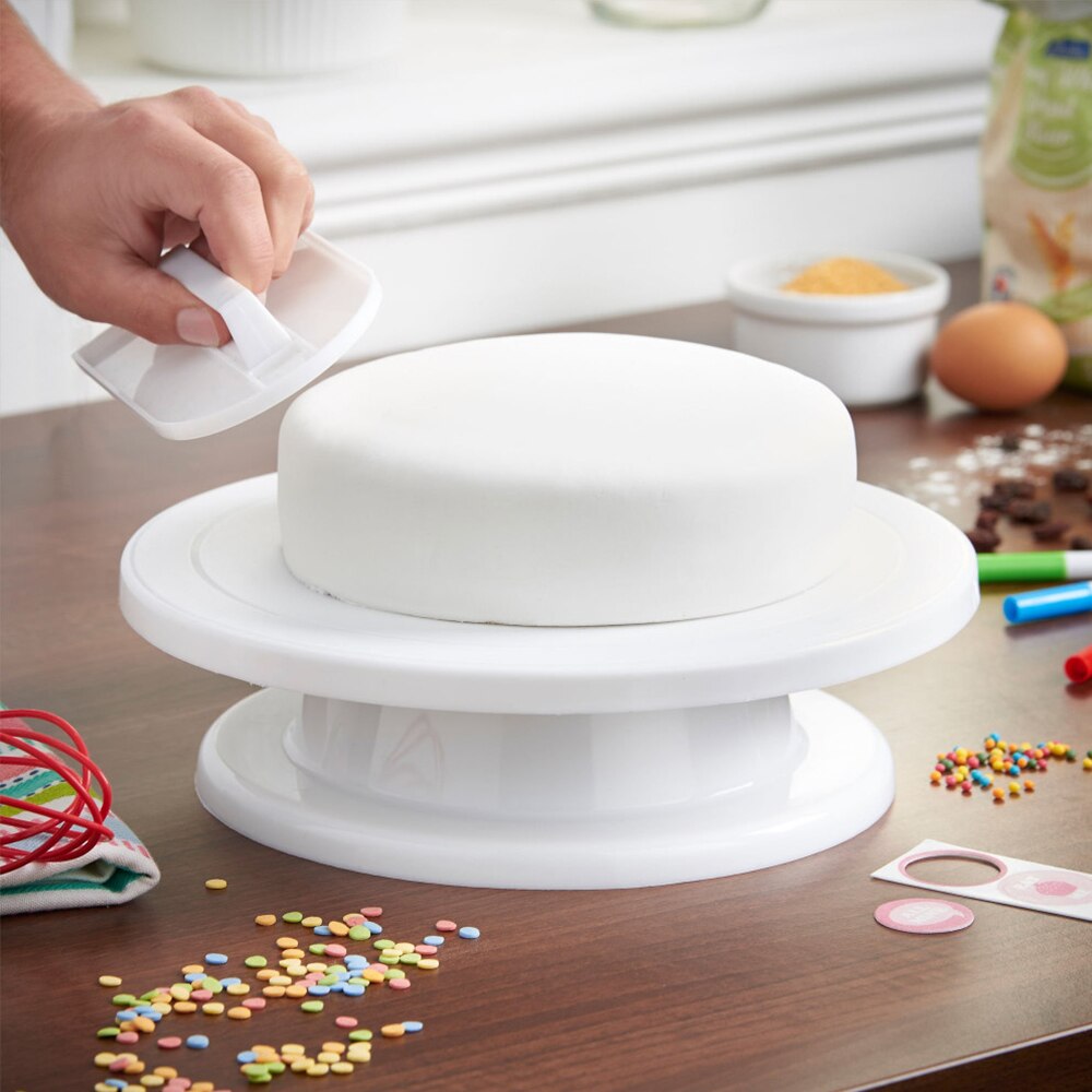Rotating Cake Stand for Icing and Decorating by HitMyNeed