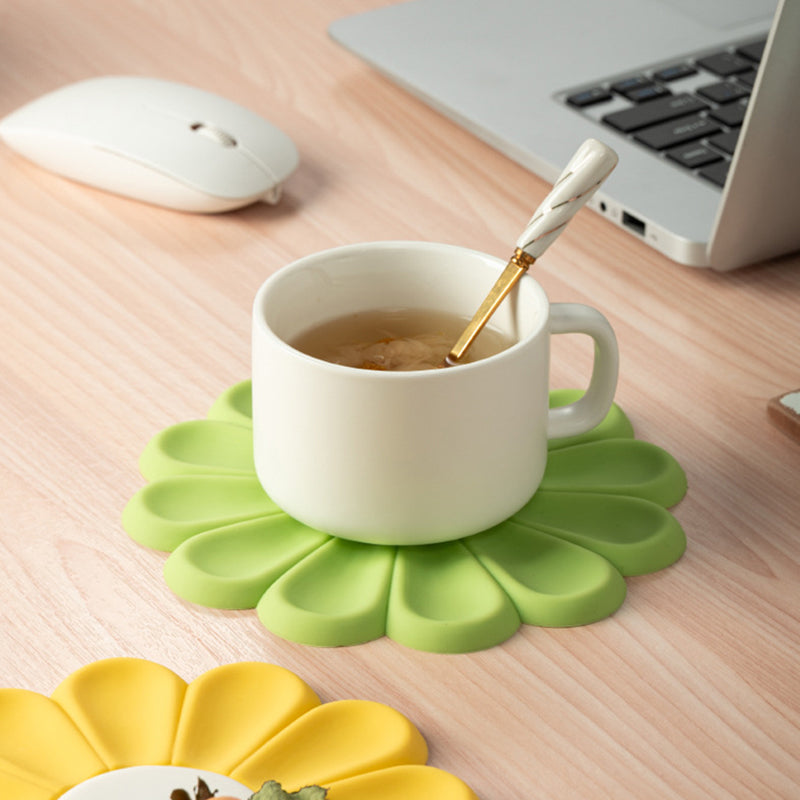Silicone Daisy Coaster - Non-Slip Heat-Resistant Mat by HitMyNeed