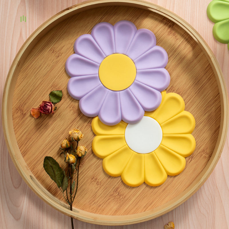 Silicone Daisy Coaster - Non-Slip Heat-Resistant Mat by HitMyNeed