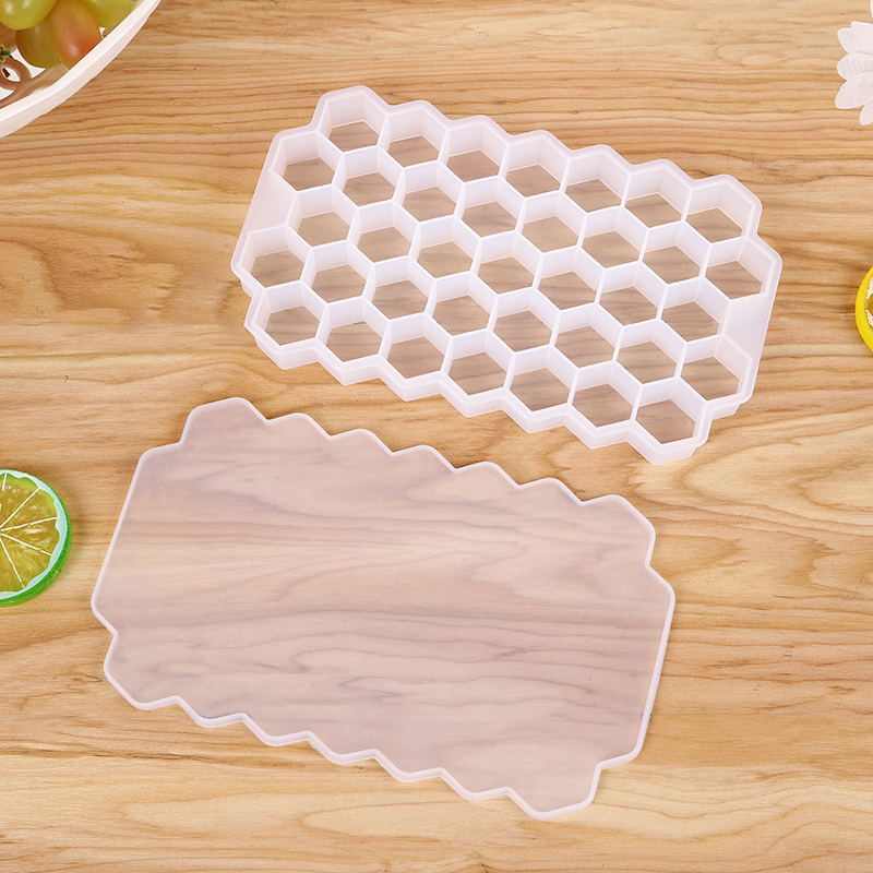 Silicone Honeycomb Ice Tray with Lid ivory by HitMyNeed