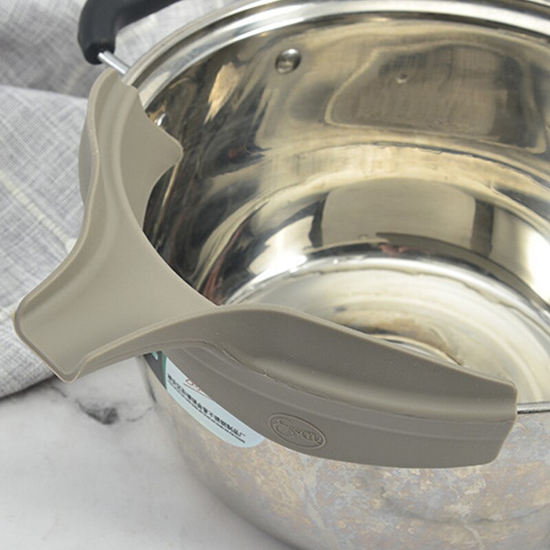 Silicone Pot Spout Anti-Spill Pouring Funnel by HitMyNeed
