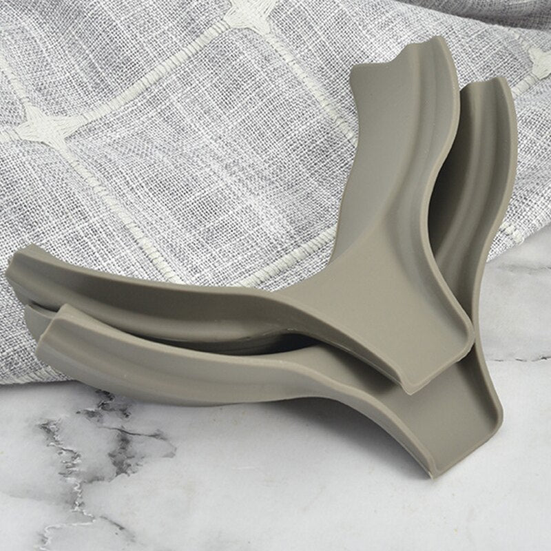 Silicone Pot Spout Anti-Spill Pouring Funnel by HitMyNeed