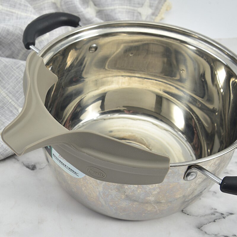 Silicone Pot Spout Anti-Spill Pouring Funnel by HitMyNeed