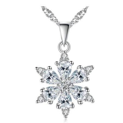 Snowflake Pendant Necklace in 925 Sterling Silver by HitMyNeed