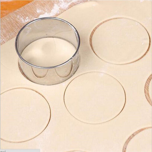 Stainless Steel Round Pastry Cutter Large: 9.5 cm by HitMyNeed