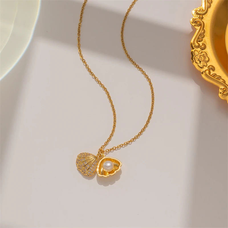 Summer Shell Zircon & Pearl Pendant Necklace by HitMyNeed