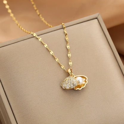 Summer Shell Zircon & Pearl Pendant Necklace gold by HitMyNeed