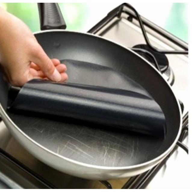 Universal Non-Stick Round Pan Liners Set of 2 by HitMyNeed