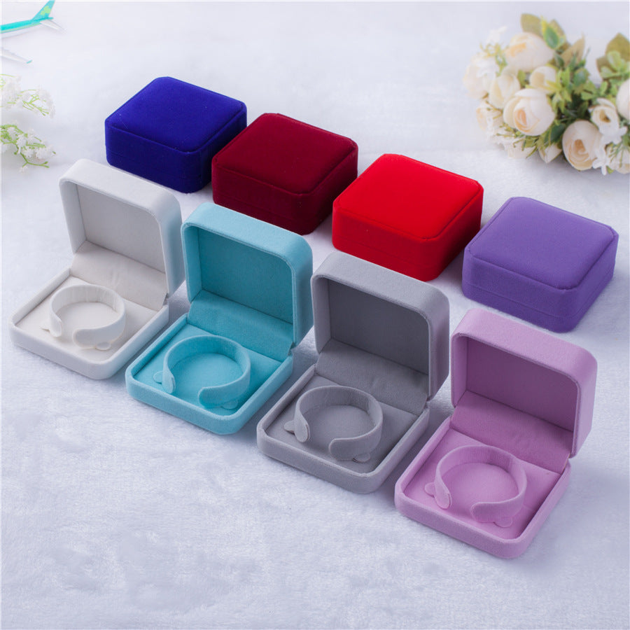 Velvet Bangle Box Jewelry Holder 9 x 9cm by HitMyNeed