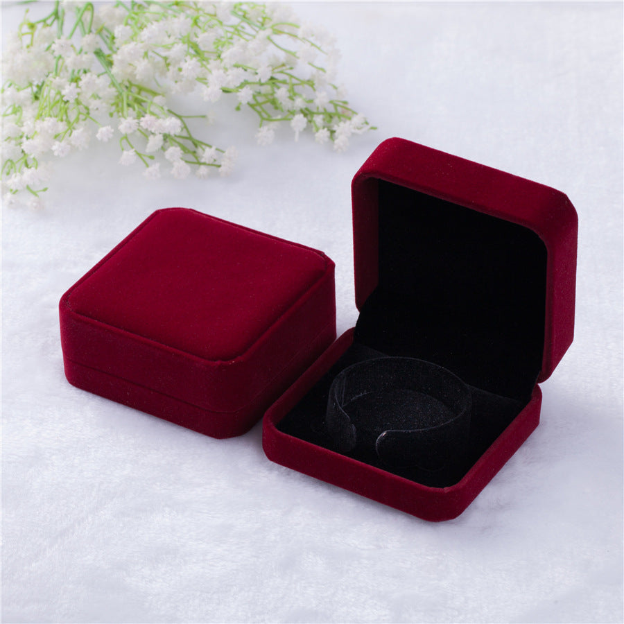 Velvet Bangle Box Jewelry Holder 9 x 9cm by HitMyNeed
