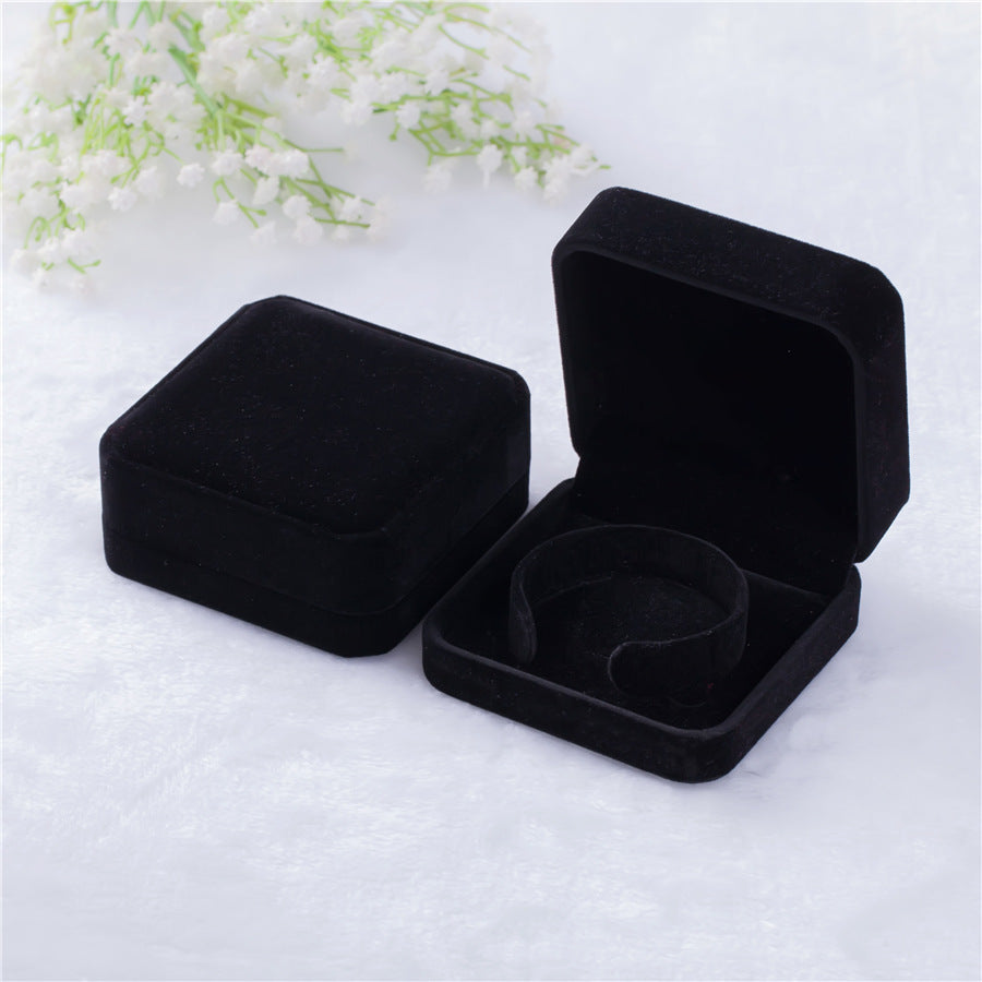 Velvet Bangle Box Jewelry Holder 9 x 9cm black by HitMyNeed