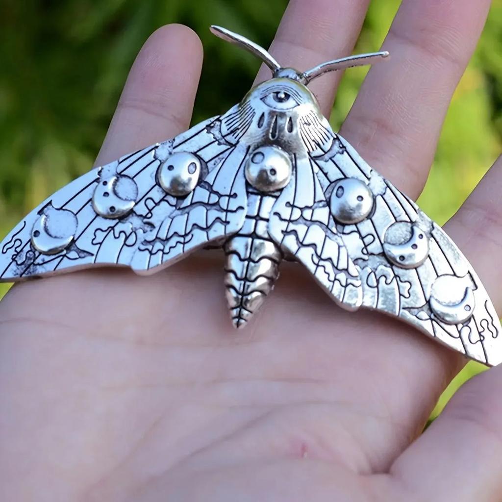 Vintage Gothic Moth Hair Clip for Halloween & Daily Wear by HitMyNeed