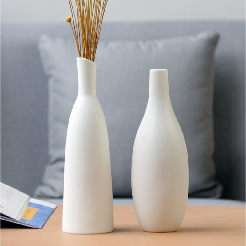 White Ceramic Vase for Modern Floral Arrangements by HitMyNeed