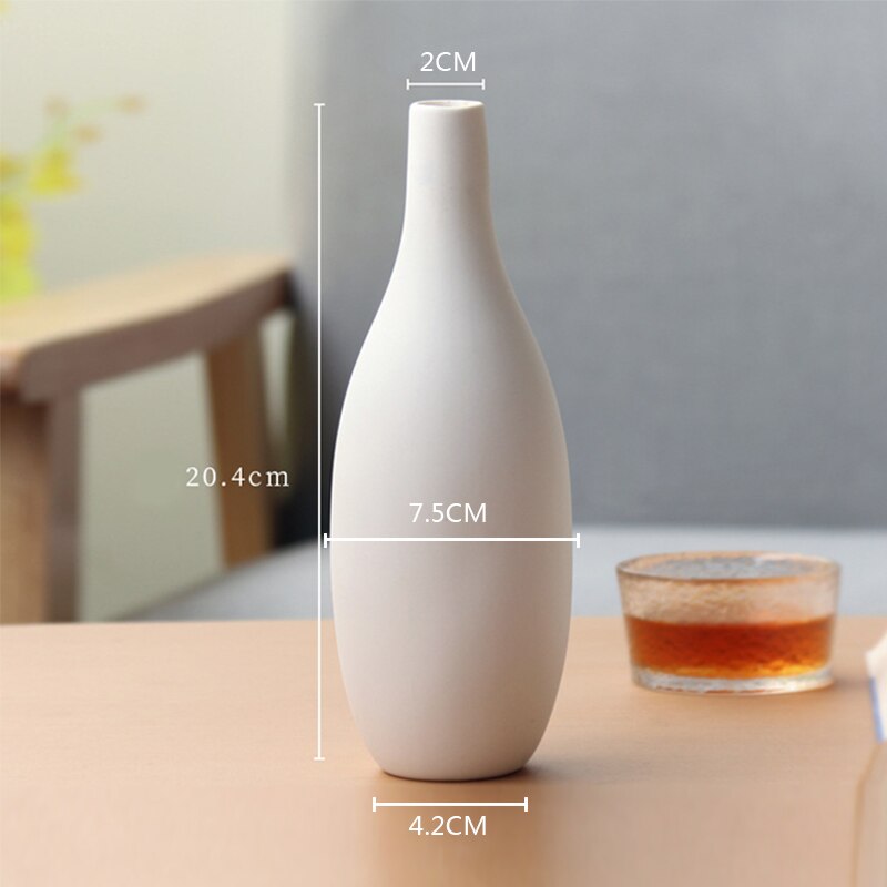 White Ceramic Vase for Modern Floral Arrangements by HitMyNeed
