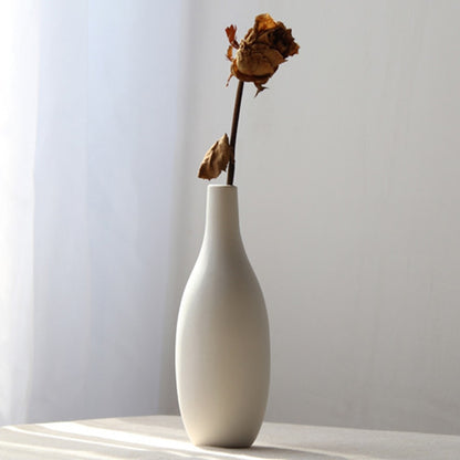 White Ceramic Vase for Modern Floral Arrangements by HitMyNeed