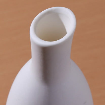 White Ceramic Vase for Modern Floral Arrangements by HitMyNeed