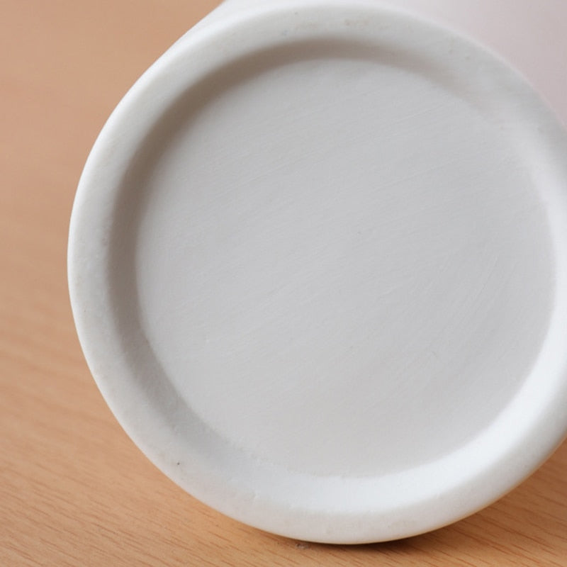 White Ceramic Vase for Modern Floral Arrangements by HitMyNeed