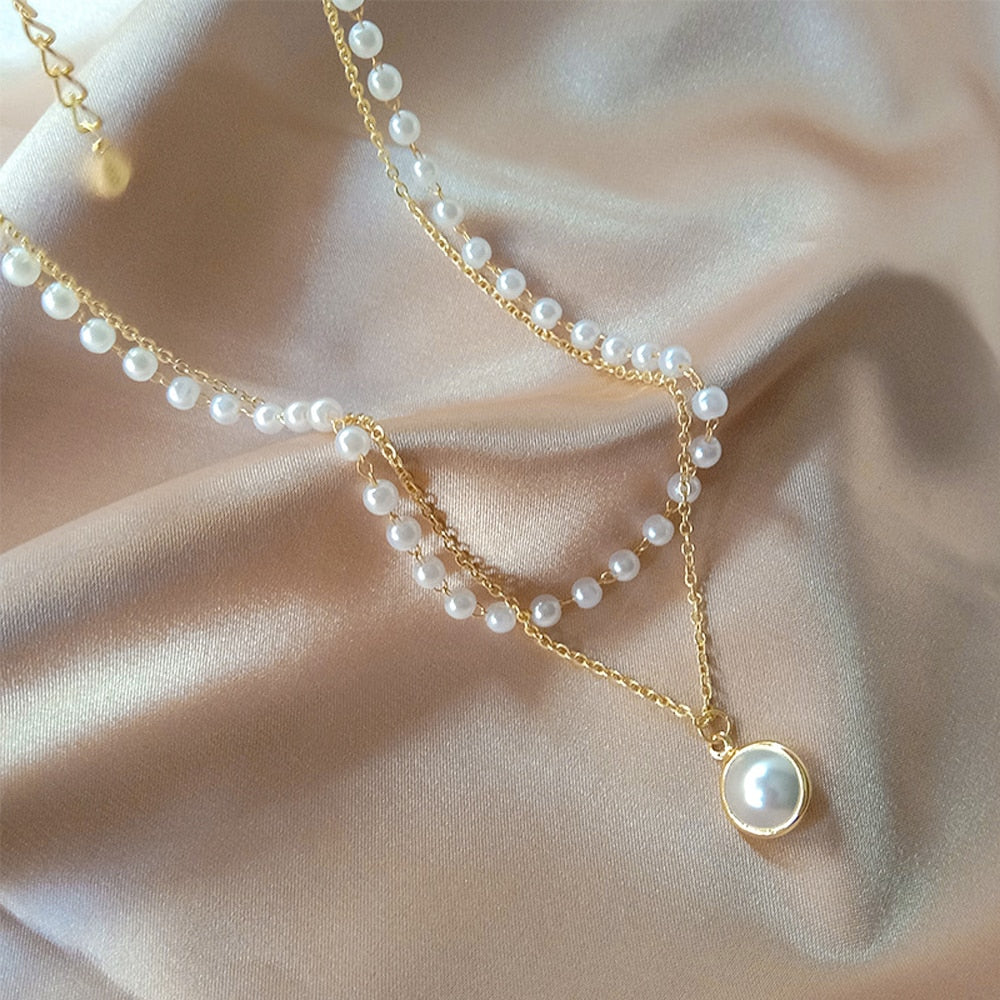 White Pearl Choker & Pendant Necklace Set by HitMyNeed