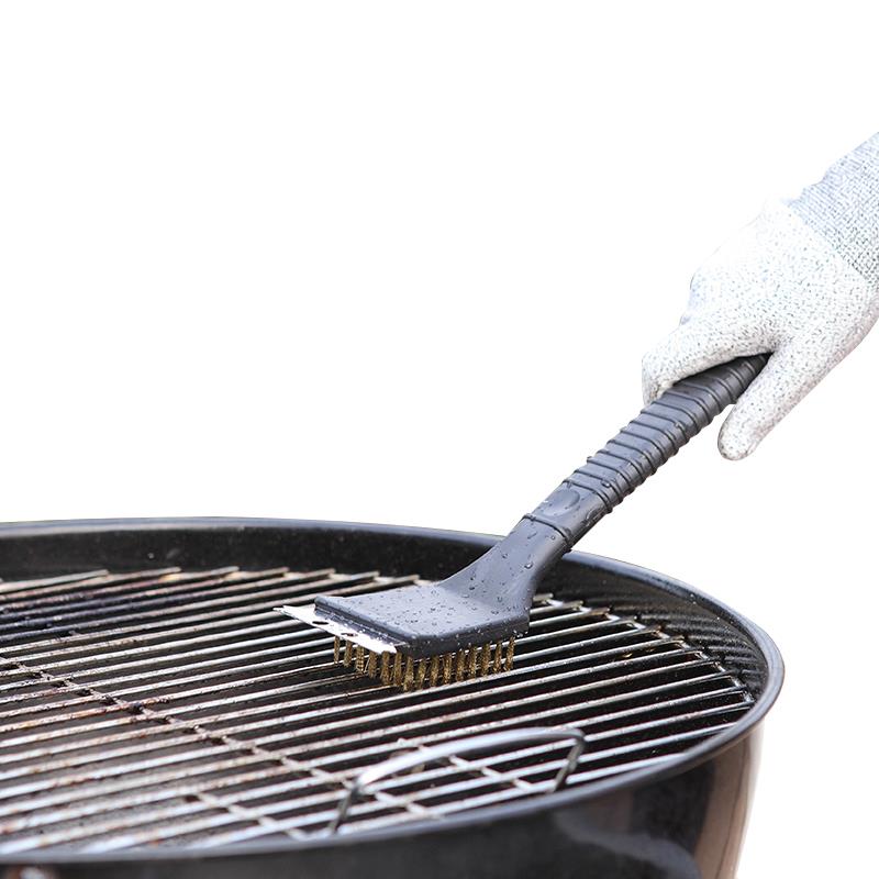 Wire Grill Cleaner Brush with Heat-Resistant Handle by HitMyNeed