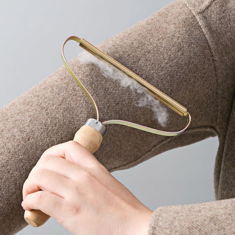 Wooden Handle Lint Scraper Razor for Fabric Care by HitMyNeed